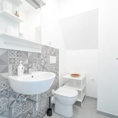 New!central Apt 5 Min Walk From The Metro Brignole * Genua
